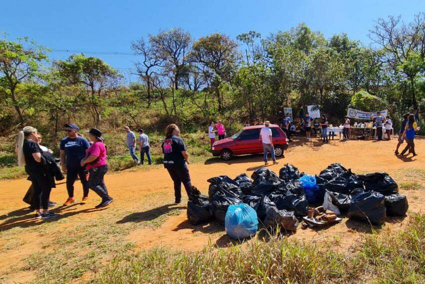 Força tarefa retira meia tonelada de lixo da Lagoa da Quinta da Bela Olinda