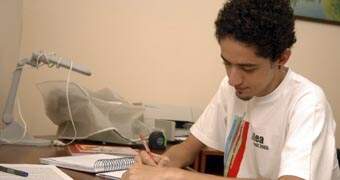 O estudante Lucas Alves de Lima vai tentar ingressar na Caixa Econômica Federal e até já começou a estudar para o concurso