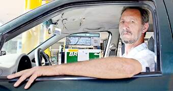 O taxista Sebastião Ferreira de Matos não gostou nem um pouco do resultado da ANP: “Além de pagar caro pelo combustível, ainda corremos o risco de ter problemas no carro”