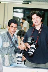 Os fotógrafos do Comércio Silva Júnior (à esquerda) e Tiago Brandão (à dir.) já tiveram suas fotos publicadas nos principais jornais do País, como Estadão e Folha