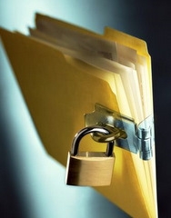 <b>O OUTRO LADO</B> - A negativa&ccedil;&atilde;o do nome do aluno (ou pai) junto aos cadastros de prote&ccedil;&atilde;o ao cr&eacute;dito pode ser considerada abusiva, vez que na falta de pagamento, a institui&ccedil;&atilde;o de ensino pode