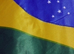 Homenagear o Pa&iacute;s, as suas datas nacionais, n&atilde;o tem nada de vergonhoso nem de atrasado, pelo contr&aacute;rio. Se a situa&ccedil;&atilde;o econ&ocirc;mica n&atilde;o &eacute; l&aacute; essas coisas, se os pol&iacute;ticos s&atilde;o medonhos