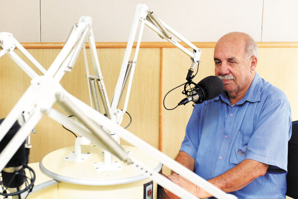 Está de nova idade desde ontem, 25 de janeiro, o colega da comunicação e amigo, Paulo Roberto Verzola. Casado com a Maria Aparecida Tasso Verzola, é pai da Karina e do Lucas e avô do Paulo Roberto, do Caio e do Miguel. Um abraço a todos e parabéns ao amig