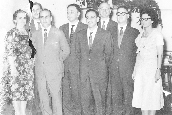 Esta foto é histórica e deve ser de uns 30 anos passados ou mais. Reúne os irmãos da Família Palermo, e nos foi cedida pelo amigo Carlos Eduardo Palermo, através do Élison Fernandes. Da esquerda para a direita: Maria Palermo, Nélson (atrás), Alfredo, Amér