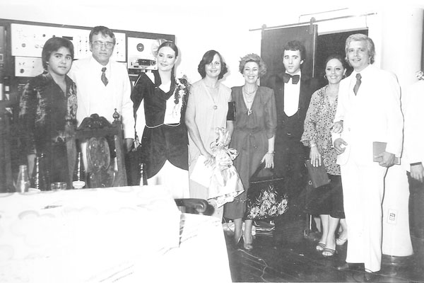 Do álbum de recordações do ex-prefeito Maurício Ribeiro, vem esta foto, do ano de 1979, quando aqui vieram, para uma apresentação na AEC-Centro, os artistas da novela que passava na época, Pai Herói, da Globo. A promoção era da Rádio Difusora, e eu tive a