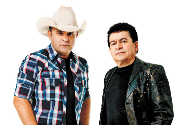 Está festejando aniversário desde ontem, o José Divino Neves, cantor Rionegro, que forma dupla com o Luiz Felizardo, que é o Solimões. Os dois nasceram no mesmo ano de 1962 em Claraval. Vieram ainda jovens para Franca e foram trabalhar em fábrica de calça