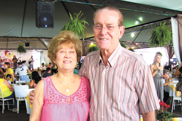 O médico José Lancha Filho, que aniversariou ontem, continua na ativa na medicina, o que já faz 56 anos, desde que se mudou para Franca, após se formar pela USP de Ribeirão Preto. Completou 83 anos, mas continua em boa forma, que ele procura manter exerci
