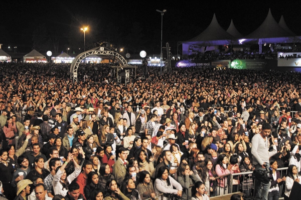 Foto de arquivo mostra público na Expoagro de 2012. Shows podem não acontecer este ano por falta de interessados 