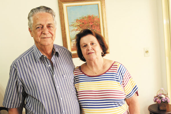 Hoje é dia de abraçar o querido amigo Samir Bittar, que está aniversariando. Ele, que é mais conhecido por Nenê Bittar, além de fazendeiro, faz parte do chamado alto clero da Praça Barão. Com certeza, vai receber muitos cumprimentos. Juntamos nosso abraço