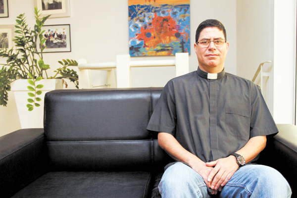 Parabéns para o padre Alessandro Marcos de Souza