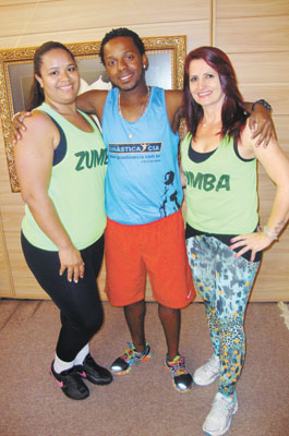 Michel Borges (educador físico) e alunas (de Zumba): Valéria Paiva e Vera Pongeti