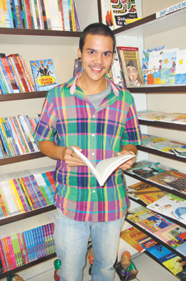 Adriano Chiarella agora atende os clientes da Livraria Pé da Letra