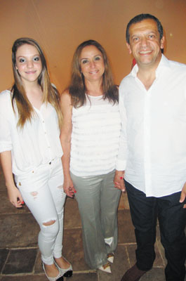 Giovana com mamãe Antônia  e papai Fernando de Mattos