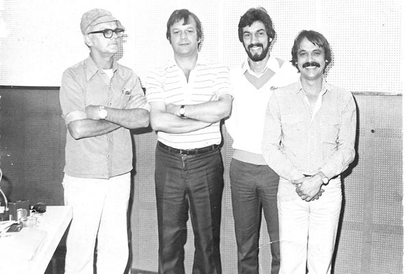 A rádio Difusora completou no último dia 10 seus 52 anos de atividades. O colega Luiz Neto encontrou esta foto, lá do começo dos anos 70, quando de um encontro de alguns jovens radialistas, em começo de carreira, mas já considerados futuros comunicadores.