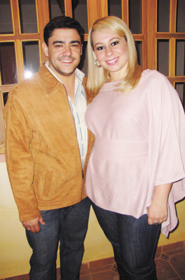 Em agito de niver no Village  Felicità: Renato Peroni  e Renata Roncari