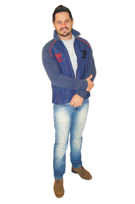 Colírio: Carlos Henrique Torres Dias (o Zick da dupla com Mateus), perfeccionista e amigos dos amigos (amizades verdadeiras). Nasceu em Alpinópolis (MG), já em Franca há 4 anos. Estudou Engenharia Civil (2 anos/pretende voltar e arrematar o curso). Toca v