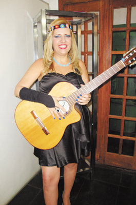 Cláudia Dantas (cujos pais moram em Franca) é cantora