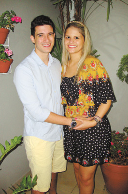 O sobrinho Adonis  Augusto de O. Caleiro  (foto com a amada, Ana  Emília) aniversaria hoje