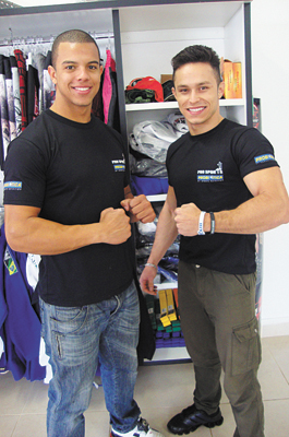 Pro Sports/centro:  Ricardo Alexandre e Cairo Oliveira  (também bartenders)