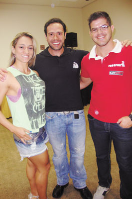 Rodolfo Peres (nutricionista/ao centro) com o casal Victor Hugo Silvestre-Paula