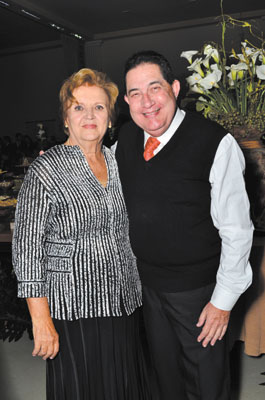 Hilda Beatriz Silva Barbosa  e um abraço especial do  amigo e admirador Higininho