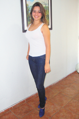 Aline Maira Gomes (linda e chique/26 anos ontem/namorando firme o Humberto Delgado Lima)