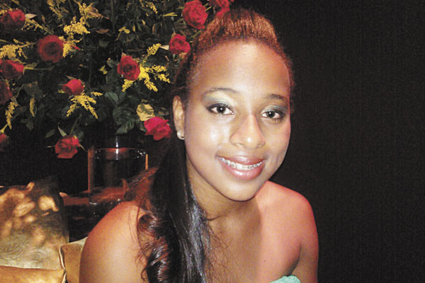 Para as mocinhas, 15 anos é uma idade muito especial. Por isso mesmo, Régis de Carvalho e Sheila Cristina Oliveira de Carvalho estão abraçando e homenageando a filha, Beatriz de Oliveira Carvalho, que chegou a esta idade no último domingo, dia 3. Ela curs