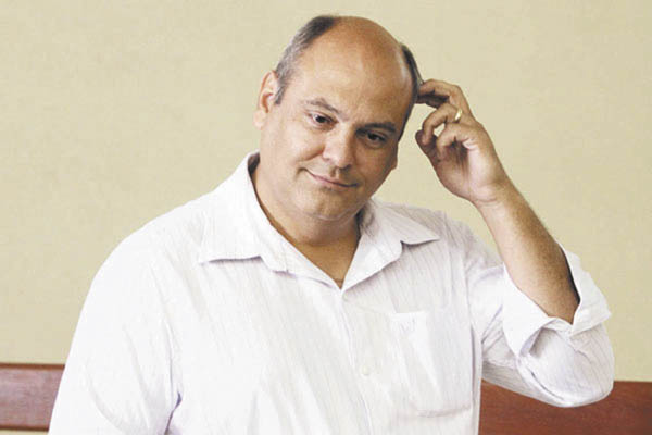 O prefeito Alexandre Ferreira (PSDB) ficou ‘chateado’ com críticas do petista Alexandre Padilha e usou o Facebook para ‘desabafar’