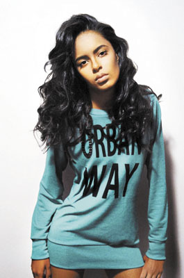 Jovem top model francana Kaiene Moraes se despedindo da cidade