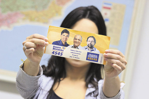 Em panfleto, ex-prefeito Sidnei Rocha pede votos para Evandro Losacco a deputado estadual e Duarte Nogueira, para federal