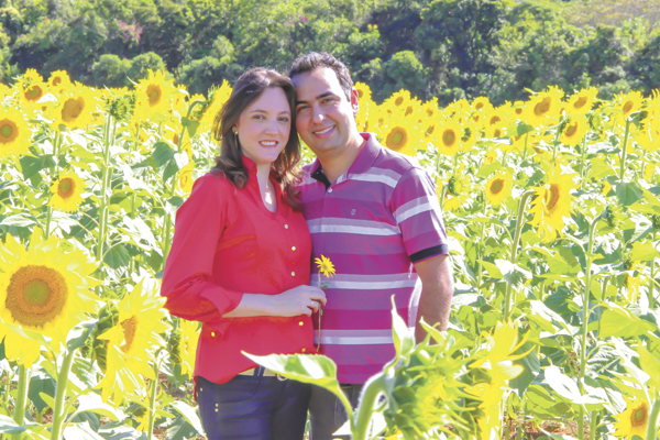 Casam-se no próximo sábado, 20 de setembro, os jovens Júlia Moscardini Miguel e Éverson Pereira. Ela é filha do Nilton Divino Miguel e Regina Moscardini Miguel, e ele, filho do Éverton Pereira e Eunice Freitas Pereira. Cerimônia religiosa está marcada par