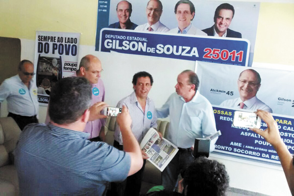 Gilson de Souza (DEM) recebeu o candidato a vice-presidente Aloysio Nunes (PSDB) e, de quebra, o colega Roberto Engler (PSDB)