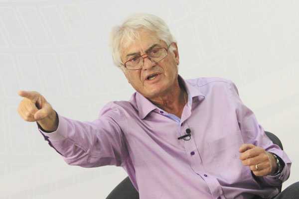 O deputado estadual Roberto Engler, candidato à reeleição, disparou contra o ex-prefeito Sidnei Rocha na sabatina do GCN