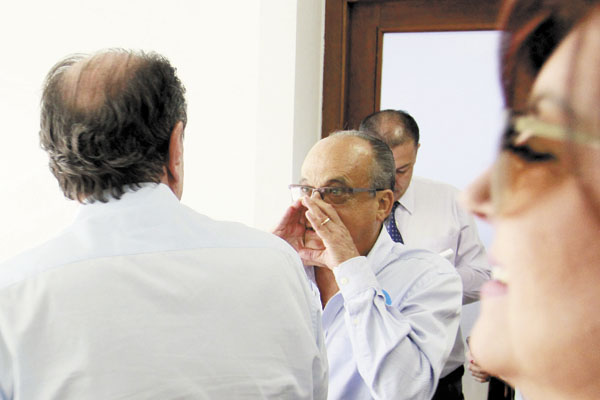 Sidnei Rocha aparece em dezenas de placas espalhadas  por Franca pedindo votos para o forasteiro Duarte Nogueira