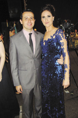Trabalhando (muito) no  “Top”: Leandro Ferreira  e Luciene Ferreira