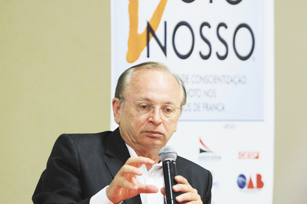 Dr. Ubiali (PSB), em entrevista a jornal de Ribeirão Preto, diz que não segue o que escreveu em seu livro sobre marketing político