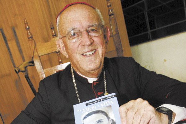 O abraço muito especial neste 12 de outubro, Dia da Padroeira N.S. Aparecida, vai para o querido bispo emérito de Franca, dom Diógenes Silva Matthes, que está completando 83 anos de vida. Ele nasceu em Caconde e está em Franca desde 1971. Dom Diógenes tev