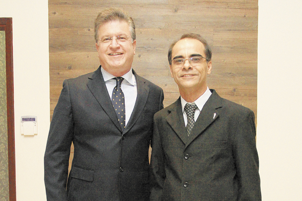 Como parte das comemorações do Dia do Médico, aconteceu na noite de sexta-feira a posse dos novos diretores do Centro Médico, em sua sede, seguido de concorrido jantar aos presentes. Os novos diretores terão mandato até 2017. Como ontem, 18 de outubro, fo