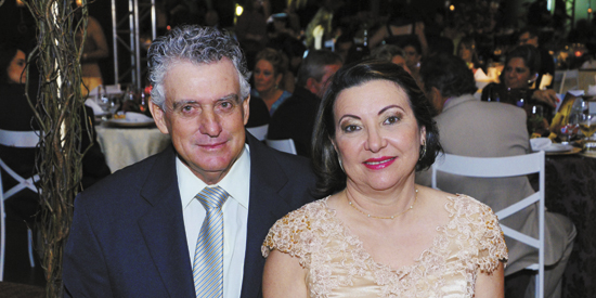 Médica querida de Patrocínio Paulista, Regina Helena Lopes de Freitas vive seu dia de nat hoje e recebe nosso abraço junto ao marido Tarcísio Lopes de Freitas