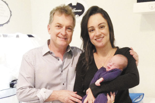 Chegou dia 14 deste mês na Maternidade do São Joaquim, pelas mãos do médico Márcio Haber, o garotão Guilherme Santos Viotto, filho do Marcelo Sintoni Viotto e Tatiane Santos Viotto. Ele é neto do Jesus José dos Santos e Djanir C. Santos, do lado materno, 