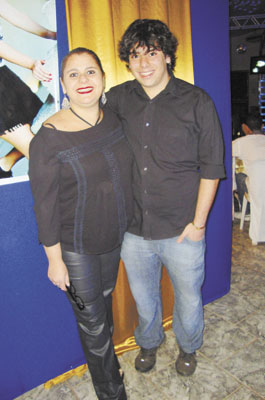 Ana Paula Karam Santana e filho Marcelo (que fez ENEM  e quer cursar Direito)