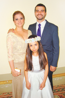 Renata Assaid (elegante  e chique) e os filhos Hyan  e Maria Eduarda