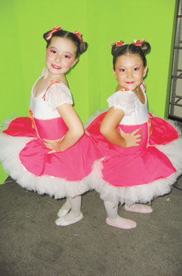 Bailarinas: Bianca Nery  e Sofia Ikuma  (no click Cybershot)