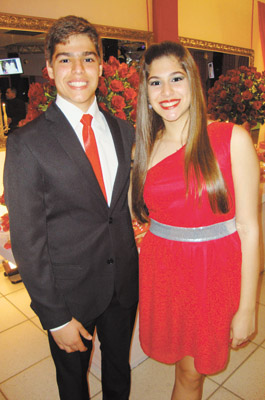 Irmãos: Gabriel Anawate Filho e Laura Nassif  Anawate em noite  de festa