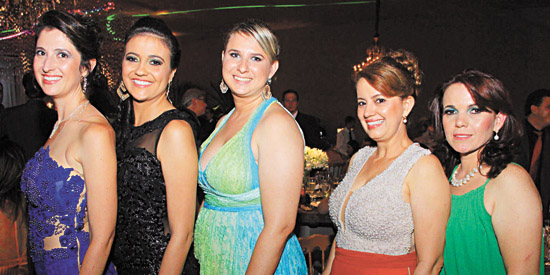 Biomédicas responsáveis pelo Laboratório do Hospital Regional de Franca e Laboratório Clóvis Ribeiro, Isaura Furini de Andrade, Thais Cintra Silva, Kamila Bonato Scarelli, Fabiana Alves Cintra e Fabiana Contini Ferreira, em dia de festa no Clube de Campo 