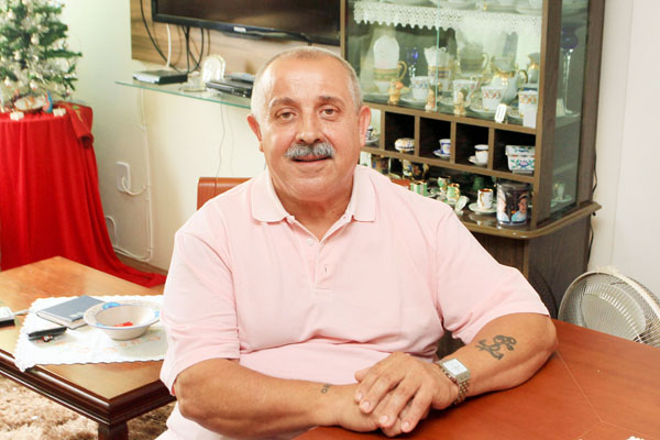 Quem está aniversariando exatamente hoje é o querido amigo, Mário Tomazo Puddu. Ele é italiano, onde reside e trabalha durante oito meses do ano, como chefe de restaurante na Sardegna. Os quatro meses de baixa temporada por lá, ele vem para Franca, onde t