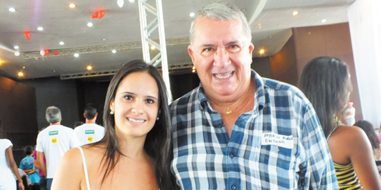 Eles muito trabalharam, também, no Almoço do Bem. Empresário Mário Roberto Seixas e sua querida Jakeline