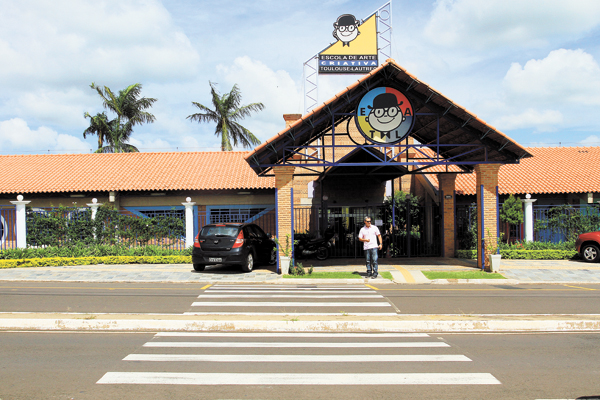 A escola Toulouse-Lautrec possui 620 alunos matriculados e oferece do ensino infantil ao médio