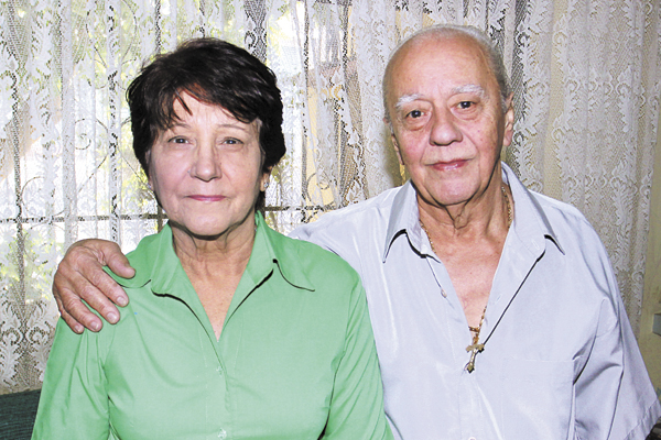 Na próxima quinta-feira, dia 18, o conhecido e simpático casal José de Carvalho Lima (Bar do Zé) e Nise Helena de Lima estarão completando 55 anos de união. Casaram-se no dia 18 de junho de 1960, na capela da Fazenda Itamiópi, município de Delfinópolis, p