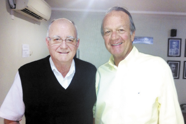 O presidente voluntário da Santa Casa, José Chimionato, reuniu colaboradores e amigos para um relato da dificuldade financeira por qual passa a centenária instituição, por culpa total do Governo Federal, com repasses irrisórios do SUS. Está começando uma 
